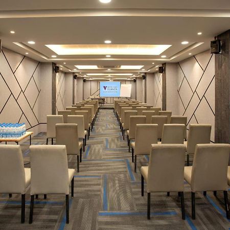 Hotel Vijay Elanza Kojambuttúr Kültér fotó