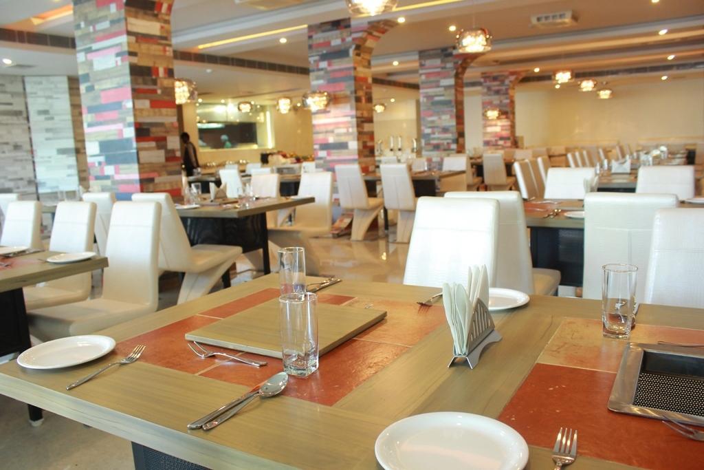 Hotel Vijay Elanza Kojambuttúr Kültér fotó